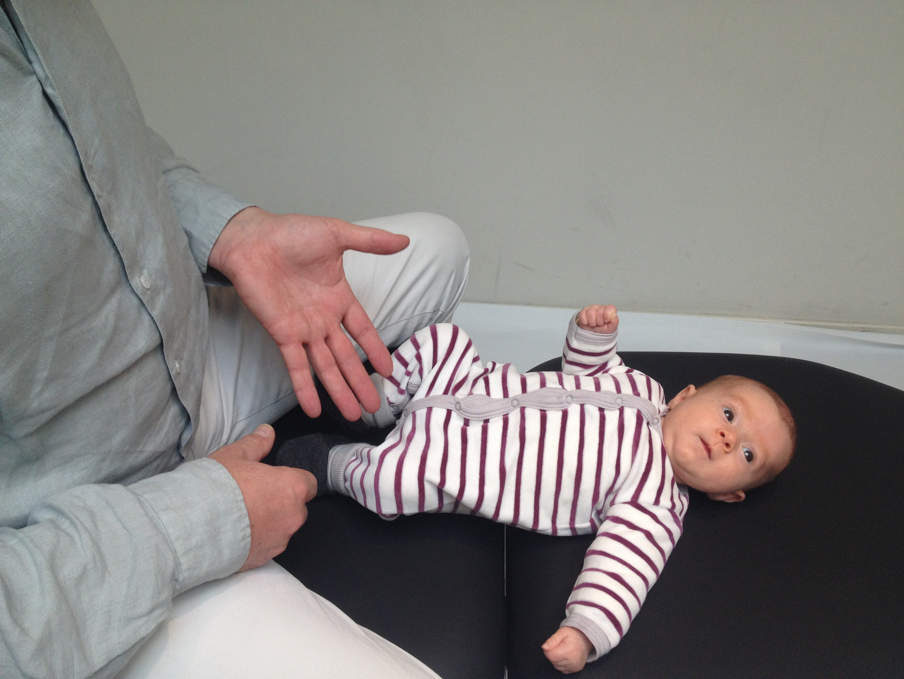 retourner nourrisson etapes